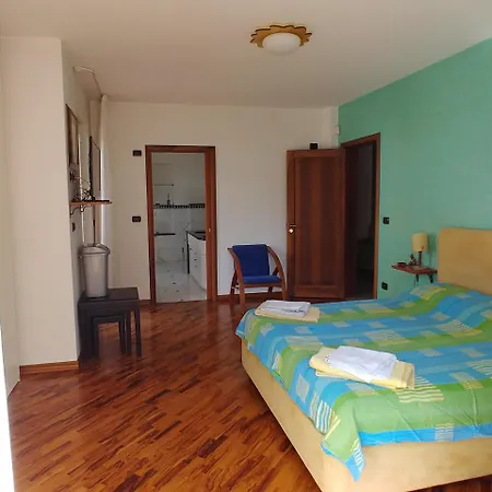 Benvenuti In Casa Abruzzo לינה וארוחת בוקר *